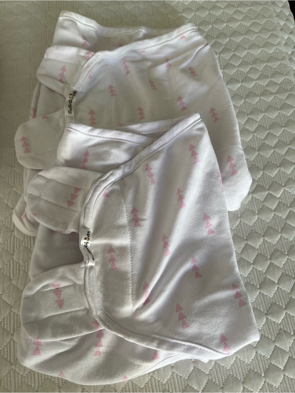 Baby girl- pink & white arrow velcro swaddle